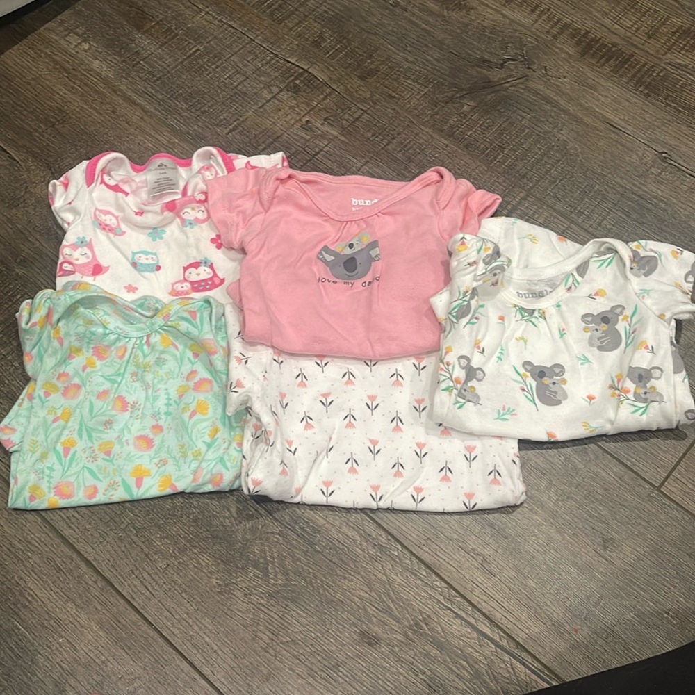 Short sleeve onesie